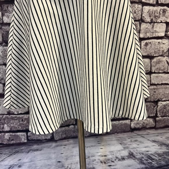 H&M Divided Black & White Sleeveless Dress Size 10 - Picture 3 of 9